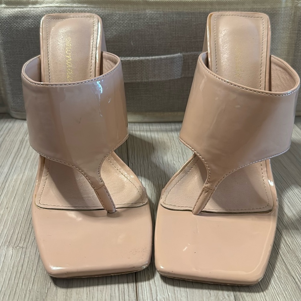 Nude sandal heel